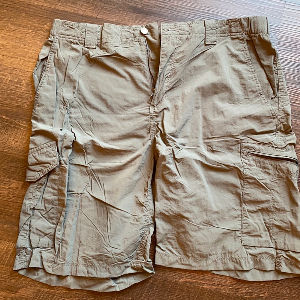 Columbia silver ridge cargo shorts.